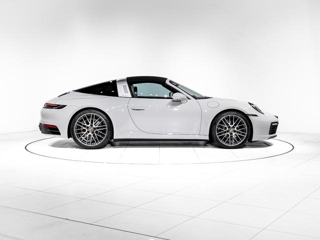 ９１１ ９１１タルガ４　スポーツクロノパッケージ　スポーツエグゾーストシステム　パワーステアリング　プラス　ＢＯＳＥ　サラウンド　サウンド　システム　ストレージパッケージ　シートヒーター　シートベンチレーション（4枚目）