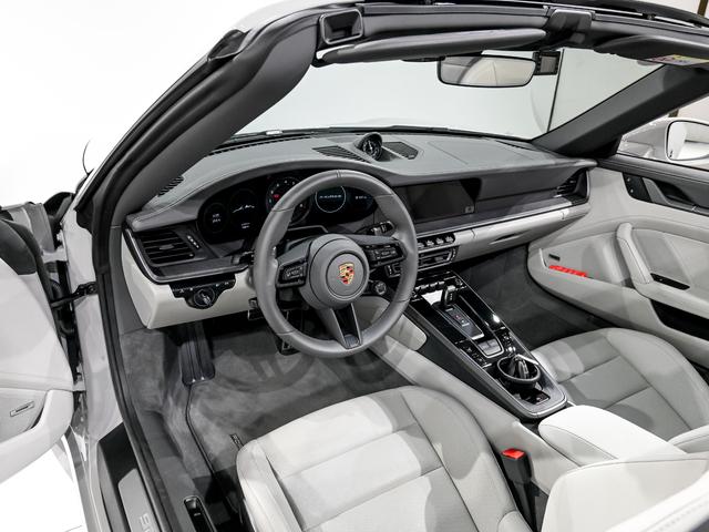 ９１１ ９１１タルガ４　スポーツクロノパッケージ　スポーツエグゾーストシステム　パワーステアリング　プラス　ＢＯＳＥ　サラウンド　サウンド　システム　ストレージパッケージ　シートヒーター　シートベンチレーション（9枚目）