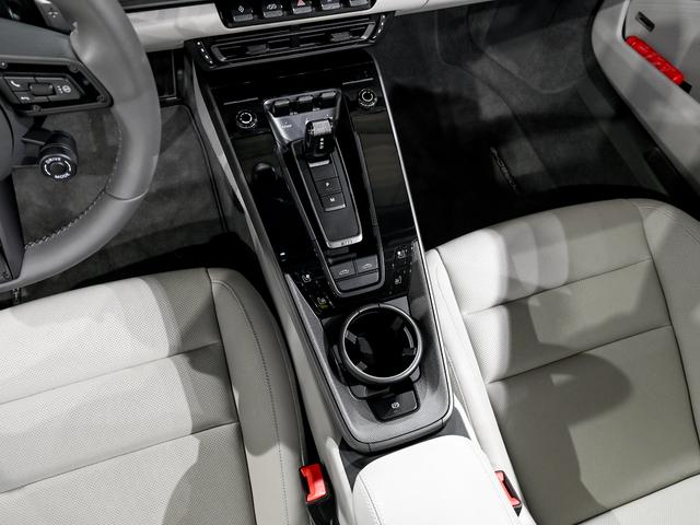 ９１１ ９１１タルガ４　スポーツクロノパッケージ　スポーツエグゾーストシステム　パワーステアリング　プラス　ＢＯＳＥ　サラウンド　サウンド　システム　ストレージパッケージ　シートヒーター　シートベンチレーション（12枚目）