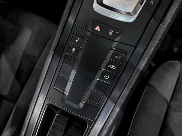 ９１１ ９１１カレラＧＴＳ　パワーステアリングプラス　助手席ラゲッジネット　ペイントサイドスカート　プライバシーガラス　シートヒーター　フロアマット　インテリア　ブラック　アルカンターラ（29枚目）