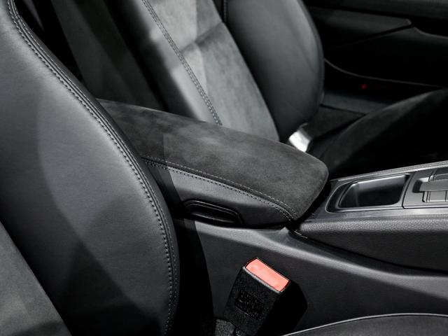９１１ ９１１カレラＧＴＳ　パワーステアリングプラス　助手席ラゲッジネット　ペイントサイドスカート　プライバシーガラス　シートヒーター　フロアマット　インテリア　ブラック　アルカンターラ（31枚目）