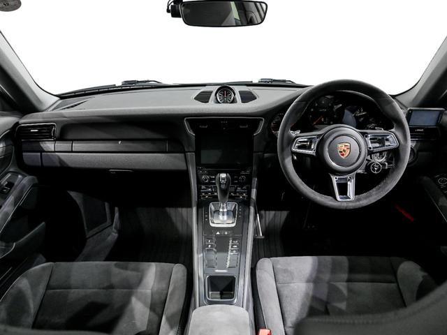 ９１１ ９１１カレラＧＴＳ　パワーステアリングプラス　助手席ラゲッジネット　ペイントサイドスカート　プライバシーガラス　シートヒーター　フロアマット　インテリア　ブラック　アルカンターラ（32枚目）