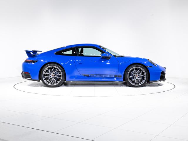 ９１１ ９１１カレラ　スポクロ　スポエグ　エクステリアパッケージ　エクステリアパッケージ　２０／２１インチ　ＲＳ　Ｓｐｙｄｅｒ　ホイール　パワーステアリングプラス　助手席フットウェルストレージネット　シートヒーター（4枚目）