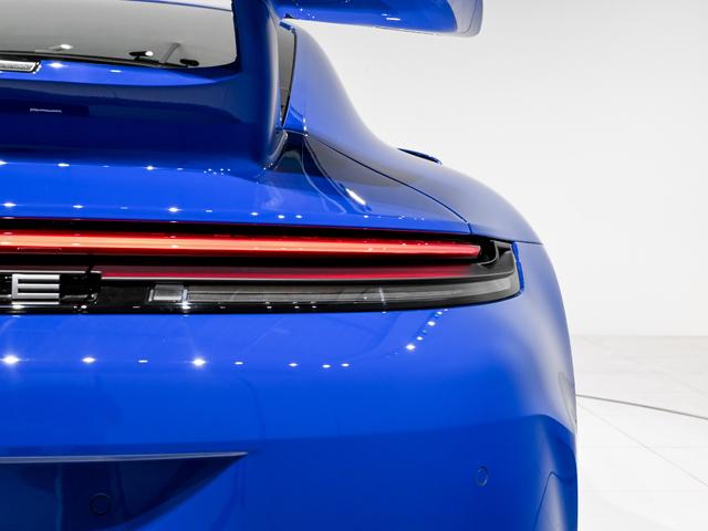 ９１１ ９１１カレラ　スポクロ　スポエグ　エクステリアパッケージ　エクステリアパッケージ　２０／２１インチ　ＲＳ　Ｓｐｙｄｅｒ　ホイール　パワーステアリングプラス　助手席フットウェルストレージネット　シートヒーター（18枚目）