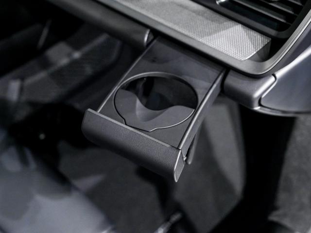 ９１１ ９１１カレラ　スポクロ　スポエグ　エクステリアパッケージ　エクステリアパッケージ　２０／２１インチ　ＲＳ　Ｓｐｙｄｅｒ　ホイール　パワーステアリングプラス　助手席フットウェルストレージネット　シートヒーター（23枚目）