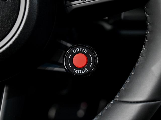 ９１１ ９１１カレラ　スポクロ　スポエグ　エクステリアパッケージ　エクステリアパッケージ　２０／２１インチ　ＲＳ　Ｓｐｙｄｅｒ　ホイール　パワーステアリングプラス　助手席フットウェルストレージネット　シートヒーター（35枚目）