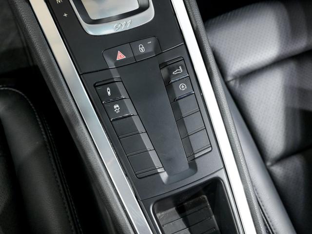 ９１１ ９１１カレラ　スポーツクロノパッケージ　パワーステアリングプラス　シートヒーター　クルーズコントロール　シートヒーター　助手席ラゲッジネット　フロアマット　１９ｉｎ　Ｃａｒｒｅｒａホイール（30枚目）