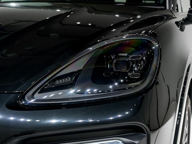 カイエンクーペ カイエンＧＴＳ　クーペ　スポクロ　ＢＯＳＥサラウンドシステム　シートヒーター　２１インチ　ＲＳ　Ｓｐｙｄｅｒ　Ｄｅｓｉｇｎ　ホイール　プライバシーガラス　コンフォートシート　１４ｗａｙ電動調節　メモリーパッケージ付（17枚目）