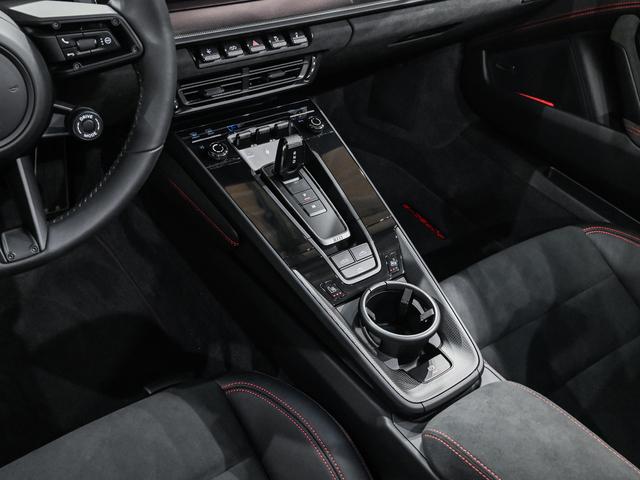 ９１１ ９１１カレラＧＴＳ　カブリオレ　フロントリフター　ＢＯＳＥサラウンドサウンドシステム　アダプティブクルーズコントロール　トラフィックジャムアシスト　ストレージパッケージ　シートヒーター　ＬＥＤヘッドライトＰＤＬＳ＋ティンテッド（12枚目）