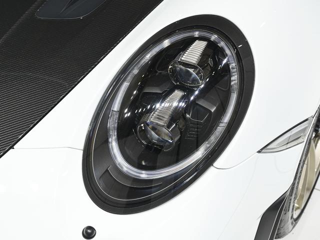911 911GT2 RS ヴァイザッハPKG クラブスポーツPKG スポーツクロノPKG フロントリフトシステム LEDメインブラックヘッドライトPDLS スモーカーパッケージ ライトデザインパッケージ(17枚目)