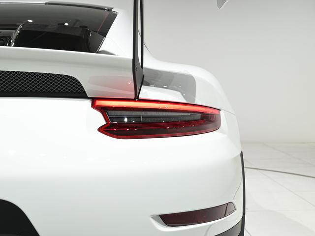 911 911GT2 RS ヴァイザッハPKG クラブスポーツPKG スポーツクロノPKG フロントリフトシステム LEDメインブラックヘッドライトPDLS スモーカーパッケージ ライトデザインパッケージ(18枚目)