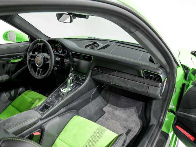 ９１１ ＧＴ３　ＲＳ　ＰＤＫ　クロノ　パッケージ　クラブスポーツパッケージ　ＰＣＣＢ　フロントアクスルリフトシステム　２０インチ　ＧＴ３　ＲＳホイール　プライバシーガラス　フロアマット　フルバケットシート（14枚目）