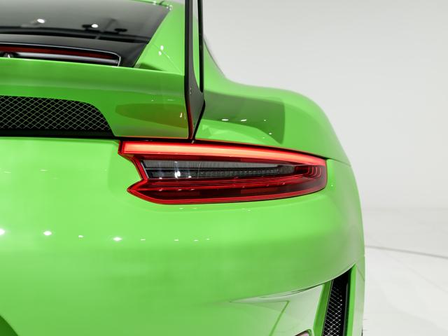 ９１１ ＧＴ３　ＲＳ　ＰＤＫ　クロノ　パッケージ　クラブスポーツパッケージ　ＰＣＣＢ　フロントアクスルリフトシステム　２０インチ　ＧＴ３　ＲＳホイール　プライバシーガラス　フロアマット　フルバケットシート（18枚目）