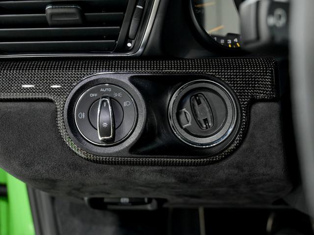 ９１１ ＧＴ３　ＲＳ　ＰＤＫ　クロノ　パッケージ　クラブスポーツパッケージ　ＰＣＣＢ　フロントアクスルリフトシステム　２０インチ　ＧＴ３　ＲＳホイール　プライバシーガラス　フロアマット　フルバケットシート（33枚目）