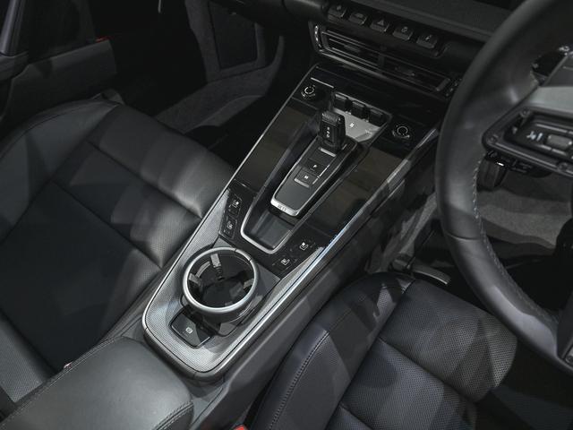 ９１１ ９１１カレラ　スポクロ　スポエグ　シートベンチレーション　ストレージＰＫＧ　ライバシーガラス　ＥｘｃｌｕｓｉｖｅＤｅｓｉｇｎテールライト　シートヒーター　シートベンチレーション　レーン　キーピングアシスト　ＡＣＣ（12枚目）