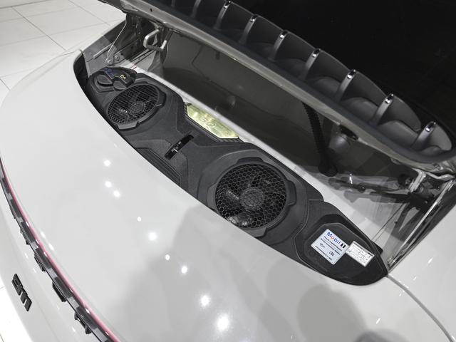 ９１１ ９１１カレラ　スポクロ　スポエグ　シートベンチレーション　ストレージＰＫＧ　ライバシーガラス　ＥｘｃｌｕｓｉｖｅＤｅｓｉｇｎテールライト　シートヒーター　シートベンチレーション　レーン　キーピングアシスト　ＡＣＣ（16枚目）