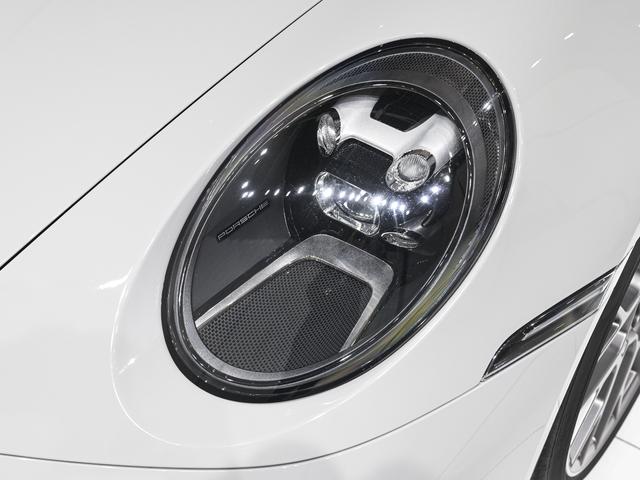 ９１１ ９１１カレラ　スポクロ　スポエグ　シートベンチレーション　ストレージＰＫＧ　ライバシーガラス　ＥｘｃｌｕｓｉｖｅＤｅｓｉｇｎテールライト　シートヒーター　シートベンチレーション　レーン　キーピングアシスト　ＡＣＣ（17枚目）