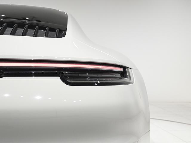 ９１１ ９１１カレラ　スポクロ　スポエグ　シートベンチレーション　ストレージＰＫＧ　ライバシーガラス　ＥｘｃｌｕｓｉｖｅＤｅｓｉｇｎテールライト　シートヒーター　シートベンチレーション　レーン　キーピングアシスト　ＡＣＣ（18枚目）