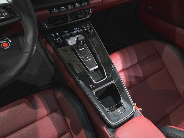 911 911カレラGTS 992.2 BOSEサウンドシステム PASM パワーステアリング+ 助手席フットウェルストレージネット シートヒーター マトリクスLEDヘッドライト 20/21インチ Carrera GTSホイール(12枚目)