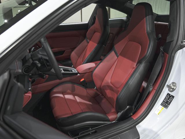 911 911カレラGTS 992.2 BOSEサウンドシステム PASM パワーステアリング+ 助手席フットウェルストレージネット シートヒーター マトリクスLEDヘッドライト 20/21インチ Carrera GTSホイール(13枚目)