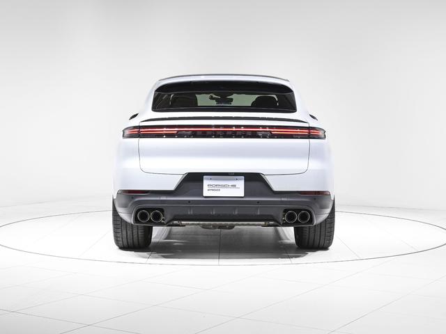 カイエンクーペ ベースグレード スポーツクロノPKG スポーツテールパイプ BOSEサウンドシステム プライバシーガラス シートヒーター シートベンチレーション メモリーパッケージ付 14 way電動コンフォートシート(6枚目)