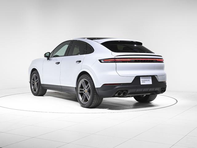 カイエンクーペ ベースグレード スポーツクロノPKG スポーツテールパイプ BOSEサウンドシステム プライバシーガラス シートヒーター シートベンチレーション メモリーパッケージ付 14 way電動コンフォートシート(7枚目)