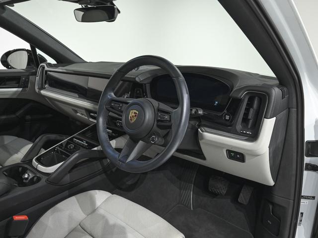 カイエンクーペ ベースグレード スポーツクロノPKG スポーツテールパイプ BOSEサウンドシステム プライバシーガラス シートヒーター シートベンチレーション メモリーパッケージ付 14 way電動コンフォートシート(9枚目)