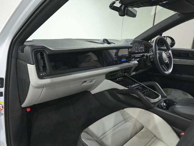 カイエンクーペ ベースグレード スポーツクロノPKG スポーツテールパイプ BOSEサウンドシステム プライバシーガラス シートヒーター シートベンチレーション メモリーパッケージ付 14 way電動コンフォートシート(14枚目)