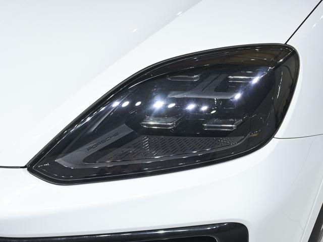 カイエンクーペ ベースグレード スポーツクロノPKG スポーツテールパイプ BOSEサウンドシステム プライバシーガラス シートヒーター シートベンチレーション メモリーパッケージ付 14 way電動コンフォートシート(17枚目)