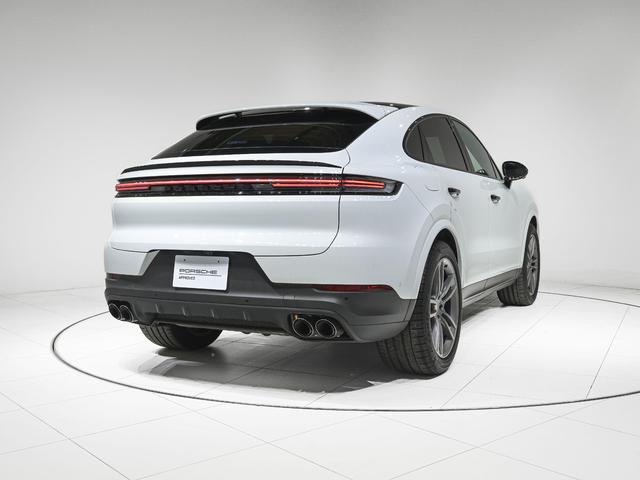 カイエンクーペ ベースグレード スポーツクロノPKG スポーツテールパイプ BOSEサウンドシステム プライバシーガラス シートヒーター シートベンチレーション メモリーパッケージ付 14 way電動コンフォートシート(20枚目)