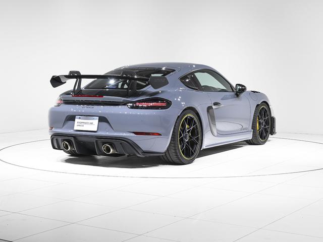 ７１８ケイマン ７１８ケイマンＧＴ４　ＲＳ　ヴァイザッハＰＫＧ　クラブスポーツＰＫＧ　スポーツクロノＰＫＧ　ＰＣＣＢ　フロントアクスルリフトシステム　ＢＯＳＥサウンドシステム　フルバケットシート　ロールケージ　ＬＥＤ　ヘッドライト　ＰＤＬＳ（5枚目）