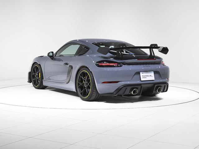 ７１８ケイマン ７１８ケイマンＧＴ４　ＲＳ　ヴァイザッハＰＫＧ　クラブスポーツＰＫＧ　スポーツクロノＰＫＧ　ＰＣＣＢ　フロントアクスルリフトシステム　ＢＯＳＥサウンドシステム　フルバケットシート　ロールケージ　ＬＥＤ　ヘッドライト　ＰＤＬＳ（7枚目）