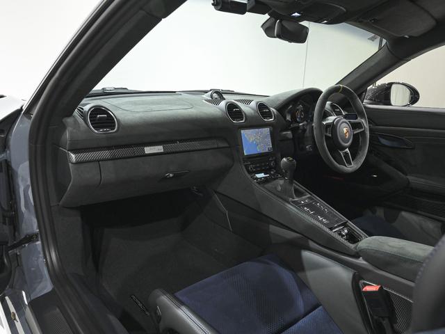 ７１８ケイマン ７１８ケイマンＧＴ４　ＲＳ　ヴァイザッハＰＫＧ　クラブスポーツＰＫＧ　スポーツクロノＰＫＧ　ＰＣＣＢ　フロントアクスルリフトシステム　ＢＯＳＥサウンドシステム　フルバケットシート　ロールケージ　ＬＥＤ　ヘッドライト　ＰＤＬＳ（14枚目）