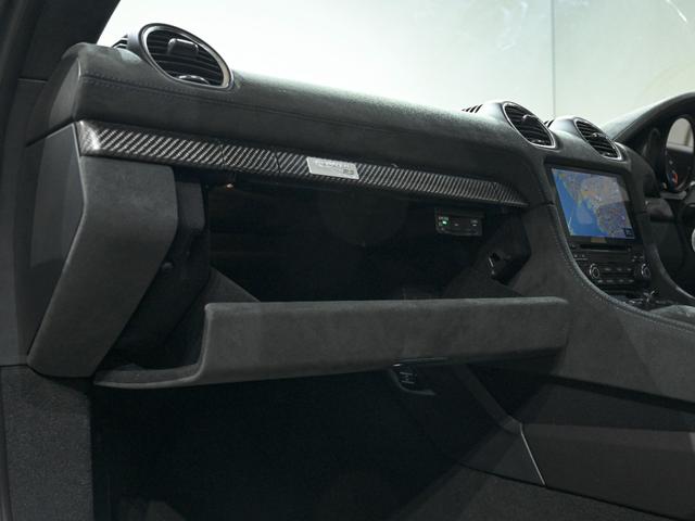 ７１８ケイマン ７１８ケイマンＧＴ４　ＲＳ　ヴァイザッハＰＫＧ　クラブスポーツＰＫＧ　スポーツクロノＰＫＧ　ＰＣＣＢ　フロントアクスルリフトシステム　ＢＯＳＥサウンドシステム　フルバケットシート　ロールケージ　ＬＥＤ　ヘッドライト　ＰＤＬＳ（21枚目）