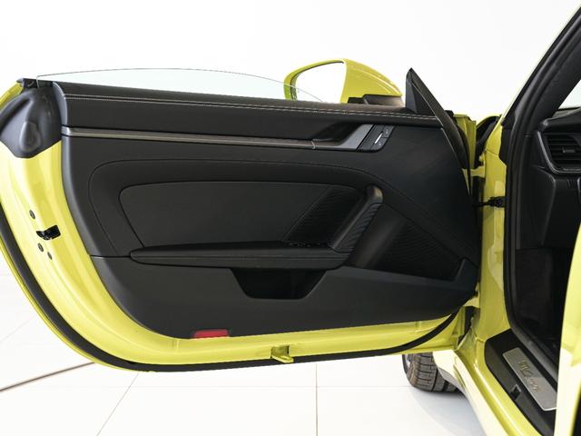 911 911カレラ 992.2 スポーツクロノPKG スポーツエキゾーストシステム HDマトリックスLEDヘッドライト Exclusive Designテールライト パワーステアリング+(33枚目)