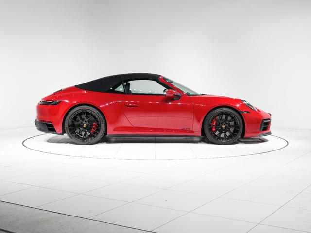 ９１１ ９１１カレラ４ＧＴＳ　カブリオレ　ティンテッドＬＥＤマトリックス　ヘッドライトＰＤＬＳ＋　ＧＴスポーツステアリングホイール　シートベンチレーション　２０／２１インチ　ＲＳ　Ｓｐｙｄｅｒ　Ｄｅｓｉｇｎホイール　ストレージＰＫＧ（4枚目）