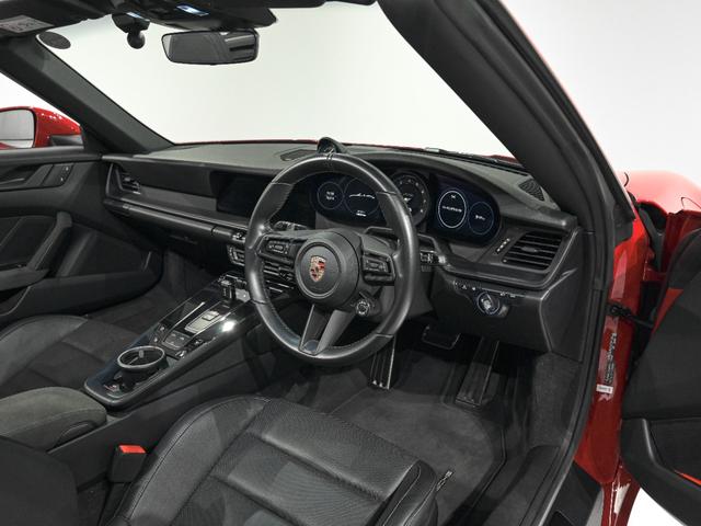 ９１１ ９１１カレラ４ＧＴＳ　カブリオレ　ティンテッドＬＥＤマトリックス　ヘッドライトＰＤＬＳ＋　ＧＴスポーツステアリングホイール　シートベンチレーション　２０／２１インチ　ＲＳ　Ｓｐｙｄｅｒ　Ｄｅｓｉｇｎホイール　ストレージＰＫＧ（9枚目）