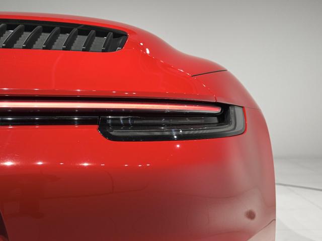 ９１１ ９１１カレラ４ＧＴＳ　カブリオレ　ティンテッドＬＥＤマトリックス　ヘッドライトＰＤＬＳ＋　ＧＴスポーツステアリングホイール　シートベンチレーション　２０／２１インチ　ＲＳ　Ｓｐｙｄｅｒ　Ｄｅｓｉｇｎホイール　ストレージＰＫＧ（17枚目）