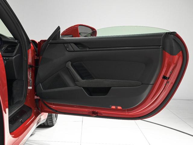 ９１１ ９１１カレラ４ＧＴＳ　カブリオレ　ティンテッドＬＥＤマトリックス　ヘッドライトＰＤＬＳ＋　ＧＴスポーツステアリングホイール　シートベンチレーション　２０／２１インチ　ＲＳ　Ｓｐｙｄｅｒ　Ｄｅｓｉｇｎホイール　ストレージＰＫＧ（32枚目）