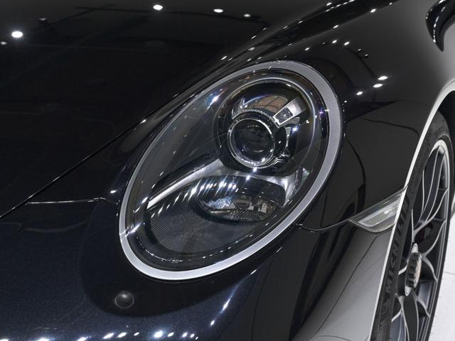 �w�b�h���C�g�o�c�k�r�i�e�B���e�b�h�j��W�������B�X�e�A�����O����ɍ��킹�Č����𓮂����_�C�i�~�b�N�R�[�i�����O���C�g�@�\�𓋍ځB�J�[�u�̐��I�m�ɏƂ炵�o���A��ԑ��s���̎��F���ƈ��S�������߂܂��B