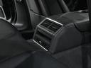 リアシートヒーターを装備。後席のシート座面と背もたれを素早く加温し、寒い季節でも後席の乗員に快適性を提供します。全席で暖かく心地よい移動を可能にします。