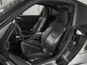 シートヒーターを装備。オープン走行時や寒い季節に、座面と背もたれを素早く加温。一年中快適なスポーツドライビングをサポートします。