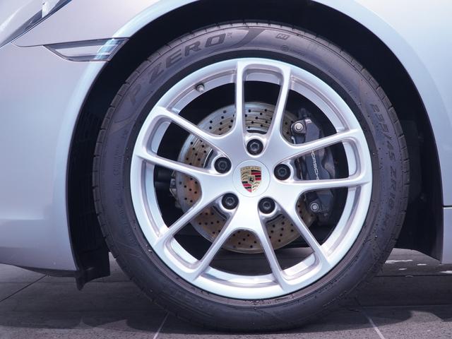 ７１８ケイマン ７１８ケイマン　６ＭＴ　ＰＡＳＭ　ＧＴスポステ　スポーツエグゾーストシステム　シートヒーター　スモーカーパッケージ　ブラッシュアルミニウムインテリアパッケージ　カラーシートベルトボルドーレッド　助手席ラゲッジネット（4枚目）