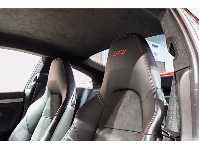 ９１１ ９１１ＧＴ３　スポエグ　左ハンドル　スモーカーパッケージ　フロアマット　レッドステッチ（15枚目）