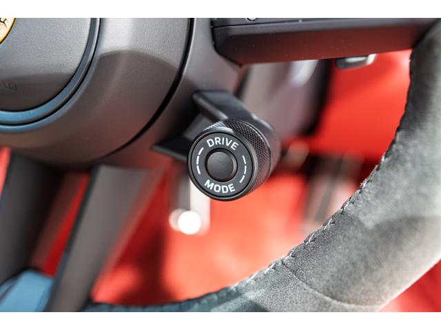 ９１１ ９１１カレラ４ＧＴＳ　リアアクスルステア　マトリックス　ＡＣＣ　スポーツクロノパッケージ　スポーツエグゾーストシステム　サラウンドビューシステム　レーンチェンジアシスト　スポーツシート　ストレージパッケージ（14枚目）