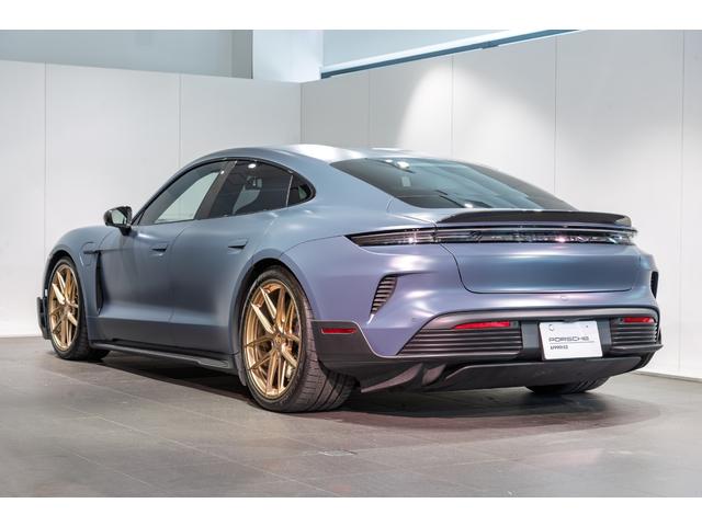 タイカン タイカン　ターボＧＴ　ＰＣＣＢ　ＨＤマトリックス　ＢＯＳＥサラウンドサウンドシステム　スポーツクロノパッケージ　サラウンドビューシステム　アダプティブクルーズコントロール　アクセントパッケージ（ボルテージブルー）（2枚目）