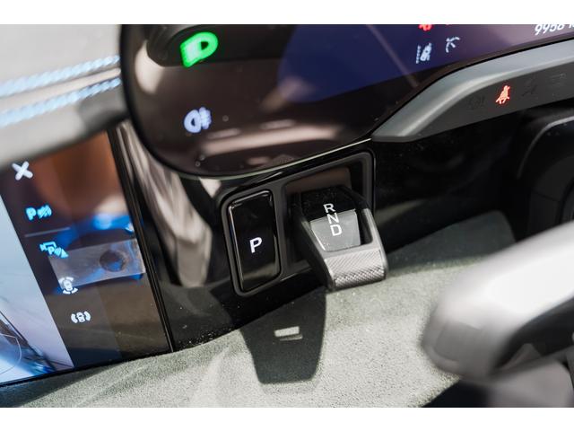 タイカン タイカン　ターボＧＴ　ＰＣＣＢ　ＨＤマトリックス　ＢＯＳＥサラウンドサウンドシステム　スポーツクロノパッケージ　サラウンドビューシステム　アダプティブクルーズコントロール　アクセントパッケージ（ボルテージブルー）（7枚目）