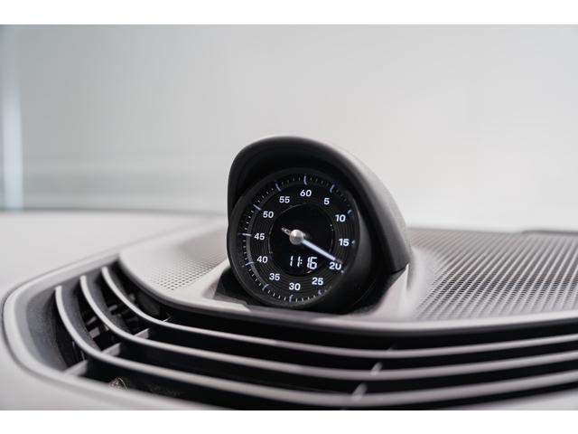 タイカン タイカン　ターボＧＴ　ＰＣＣＢ　ＨＤマトリックス　ＢＯＳＥサラウンドサウンドシステム　スポーツクロノパッケージ　サラウンドビューシステム　アダプティブクルーズコントロール　アクセントパッケージ（ボルテージブルー）（9枚目）