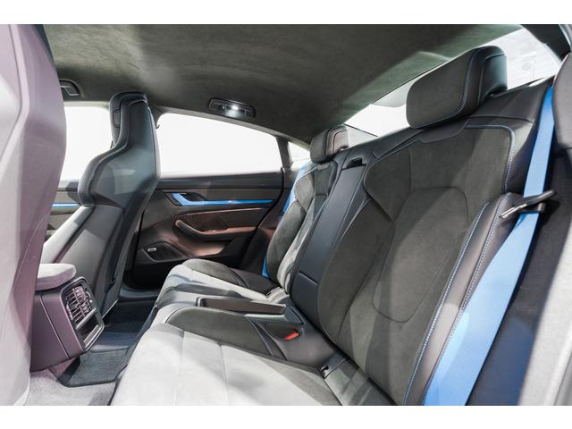 タイカン タイカン　ターボＧＴ　ＰＣＣＢ　ＨＤマトリックス　ＢＯＳＥサラウンドサウンドシステム　スポーツクロノパッケージ　サラウンドビューシステム　アダプティブクルーズコントロール　アクセントパッケージ（ボルテージブルー）（17枚目）