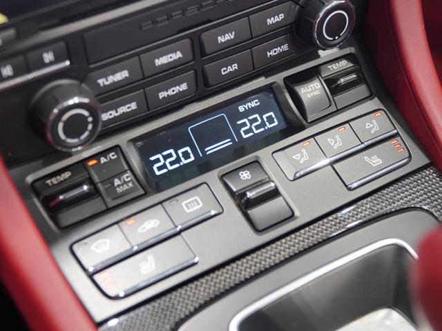 911 911ターボS カブリオレ スポーツデザインPKG(ブラックハイグロス) カーボンステアリング LEDヘッドライト(PDLS) ブラックリアサイドエアインテーク ドアシルガード(発光式)(9枚目)